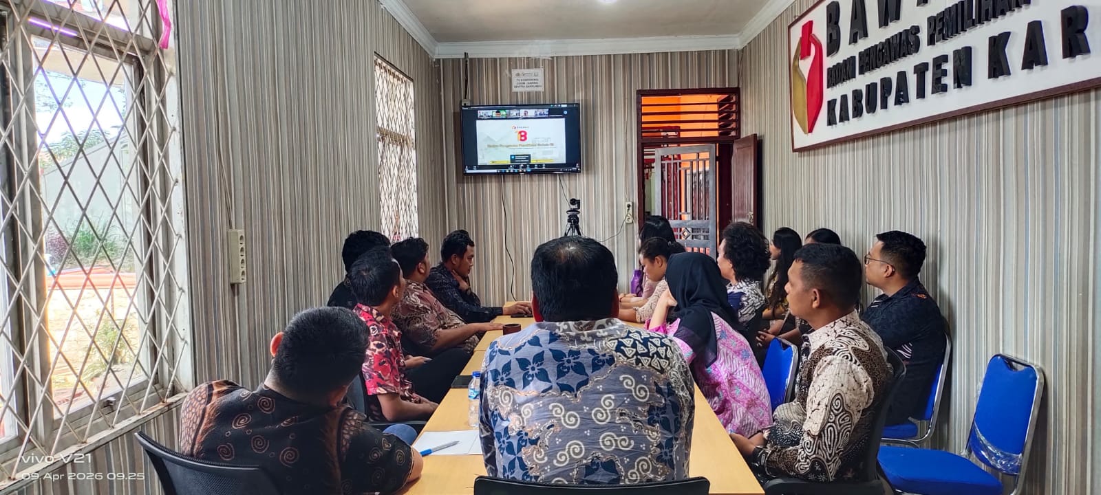 Kabanjahe – Badan Pengawas Pemilihan Umum (Bawaslu) Kabupaten Karo Mengikuti Zoom Metting mengikuti Hari Jadi Bawaslu , Kamis (09/04/2026)