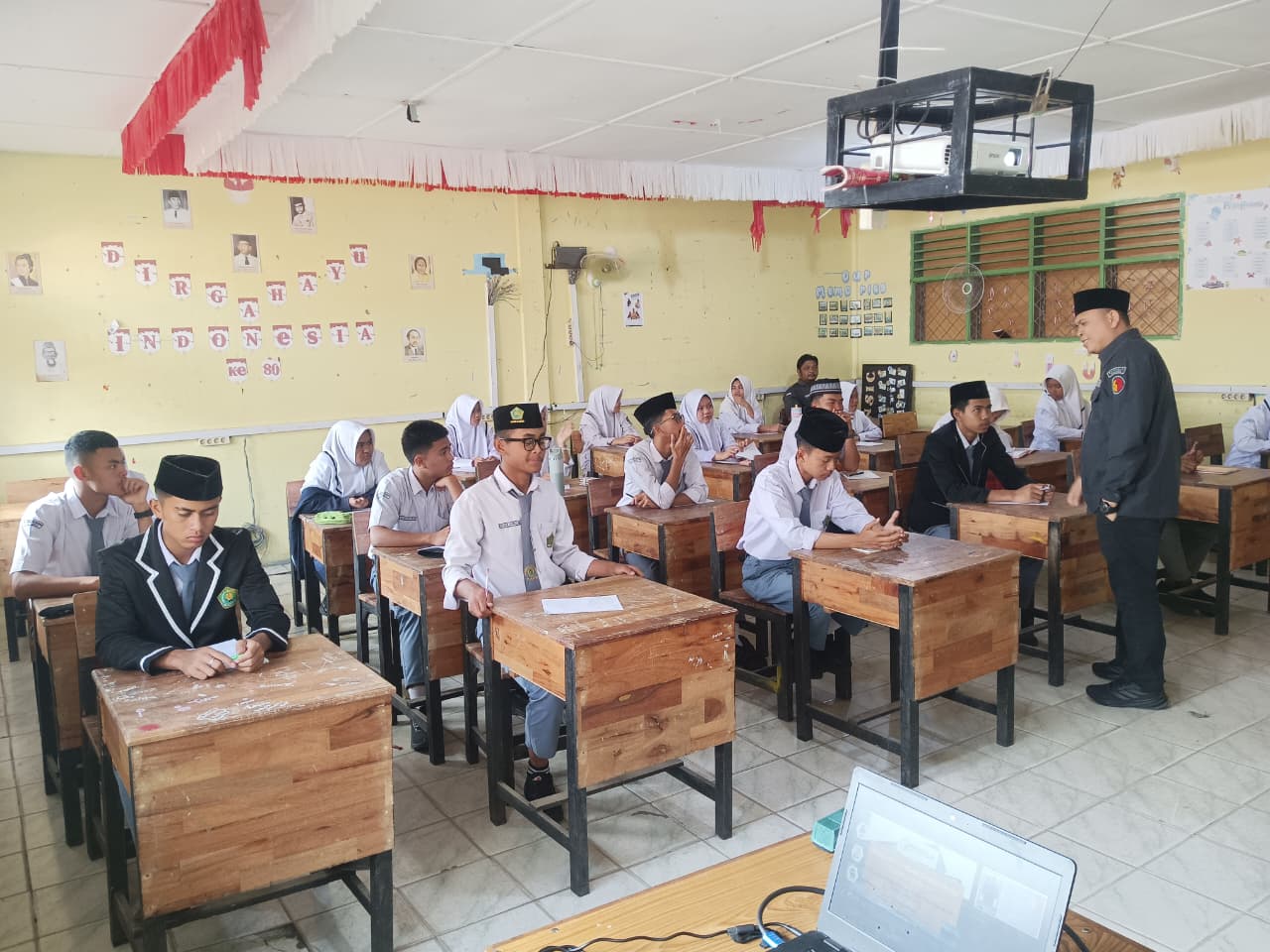 Badan Pengawas Pemilihan Umum melaksanakan kegiatan Konsolidasi Demokrasi Pendidikan Kepemiluan bersama siswa/i dan guru di MAN Karo, Selasa (19/05/2026).