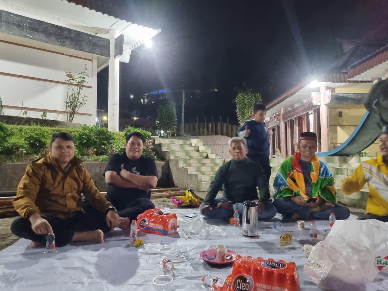 Bawaslu Kabupaten Karo melaksanakan kegiatan diskusi bersama pegiat/pemerhati pemilu dari Diagram Indonesia Center terkait isu, kritik, serta upaya perbaikan sistem Pemilu 2024, 