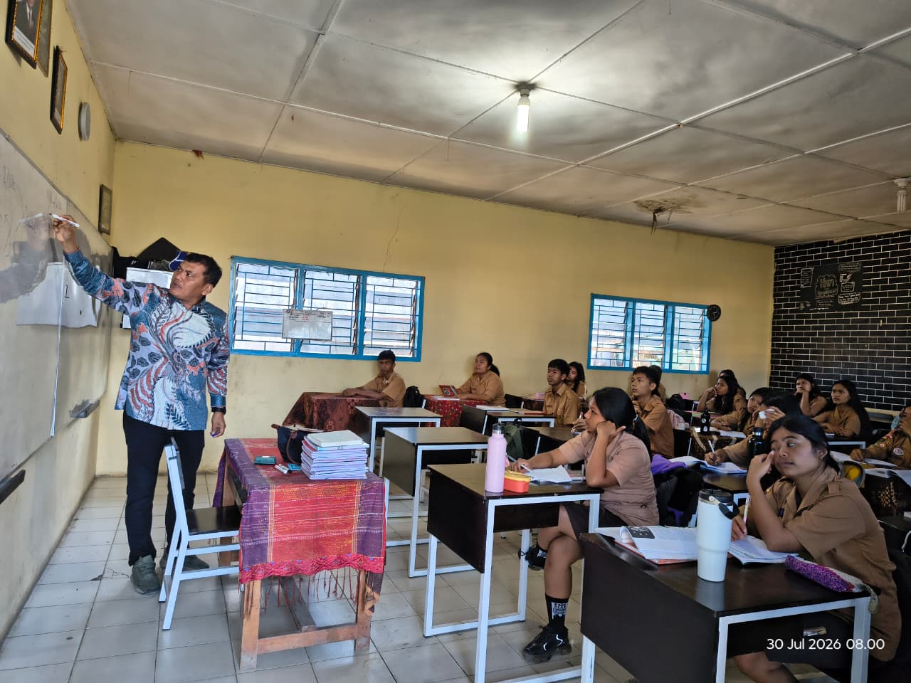 Badan Pengawas Pemilihan Umum (Bawaslu) Melaksanakan Edu Talk di SMA GBKP Kabanjahe Mendorong Peran Aktif Pemilih Pemula dalam Demokrasi, Kamis (30/07/2026)