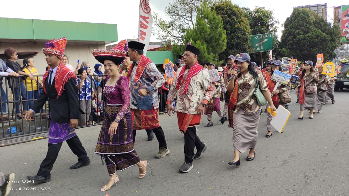 Badan Pengawas Pemilihan Umum (Bawaslu) Mengikuti Karnaval Festival Bunga dan Buah Tanah Karo 2026, Kamis(30/07/2026) 