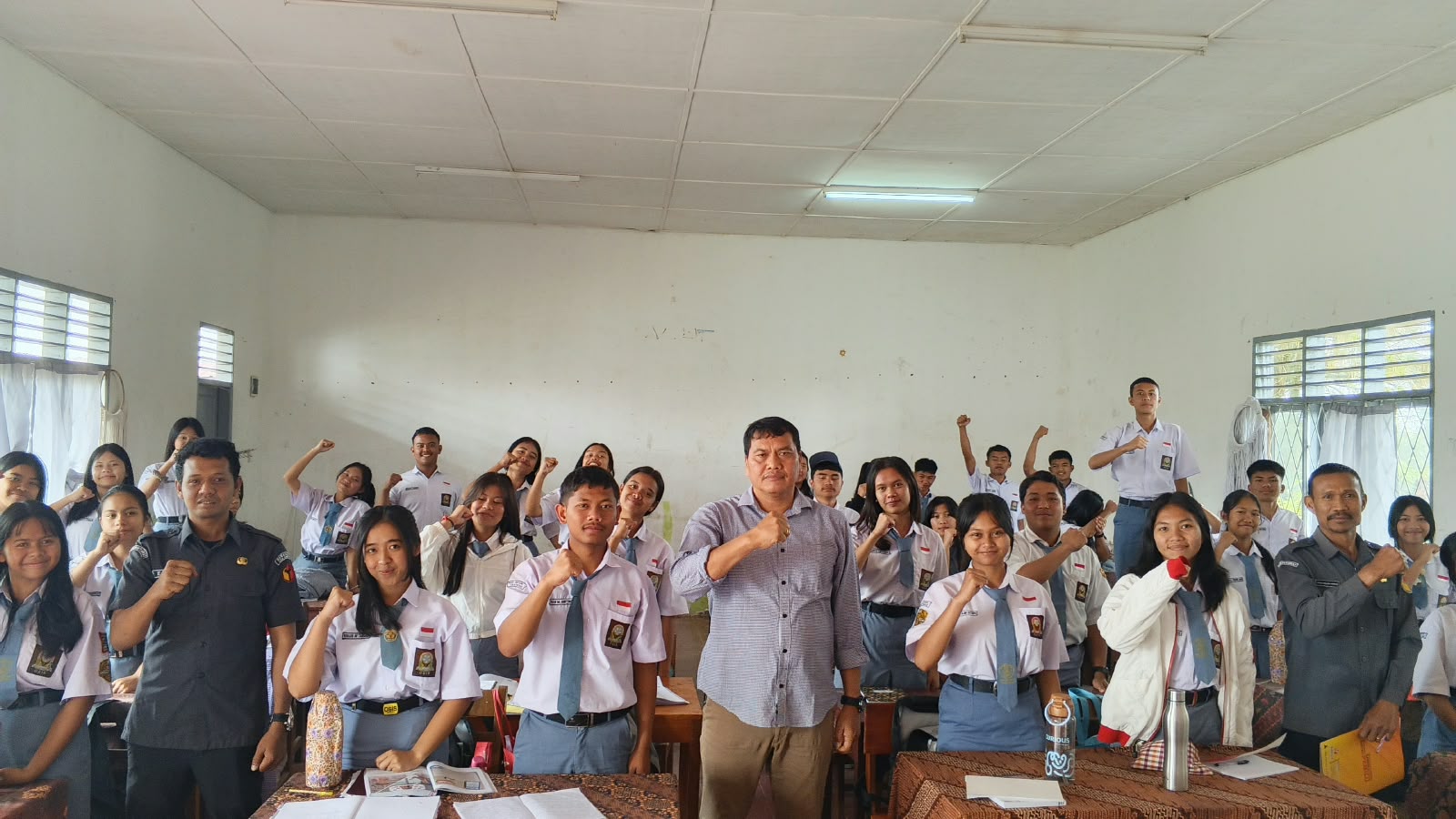 Badan Pengawas Pemilihan Umum Kabupaten KaroLANJUTKAN PROGRAM "BAWASLU MENGAJAR" DI SMA NEGERI 1 TIGAPANAH, Selasa (22/09/2026)