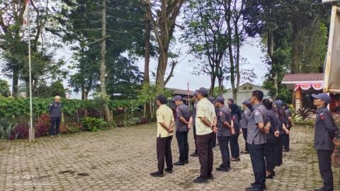Badan Pengawas Pemilihan Umum (Bawaslu) Melaksanakan Apel Pagi di Halaman Kantor Sekretariat Bawaslu Kabupaten Karo, Senin (10/08/2026)