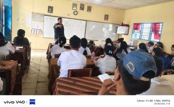 Badan Pengawas Pemilihan Umum (Bawaslu) Melaksanakan Kegiatan Konsolidasi Demokrasi Program Edu Talk di SMA Swasta GBKP Kabanjahe, Senin (03/08/2026)